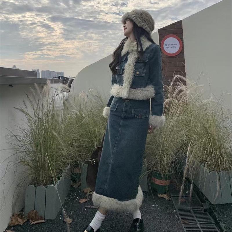 High-End Retro Denim Winter Two-Piece Set: Fluffy Coat & Long Midi Skirt - Korean Drama Female Lead Style M (recommended 95-110 jin)
High-End Retro Denim Winter Two-Piece Set: Fluffy Coat & Long Midi Skirt - Korean Drama Female Lead Style M (recommended 95-110 jin)