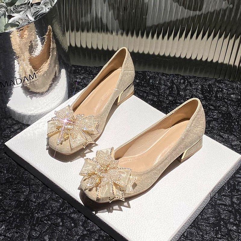 Large size 41-42 low heel French temperament single shoes women s spring and autumn new Xiuhe engagement shoes thick heel light mouth bride shoes 35
Large size 41-42 low heel French temperament single shoes women s spring and autumn new Xiuhe engagement shoes thick heel light mouth bride shoes 35