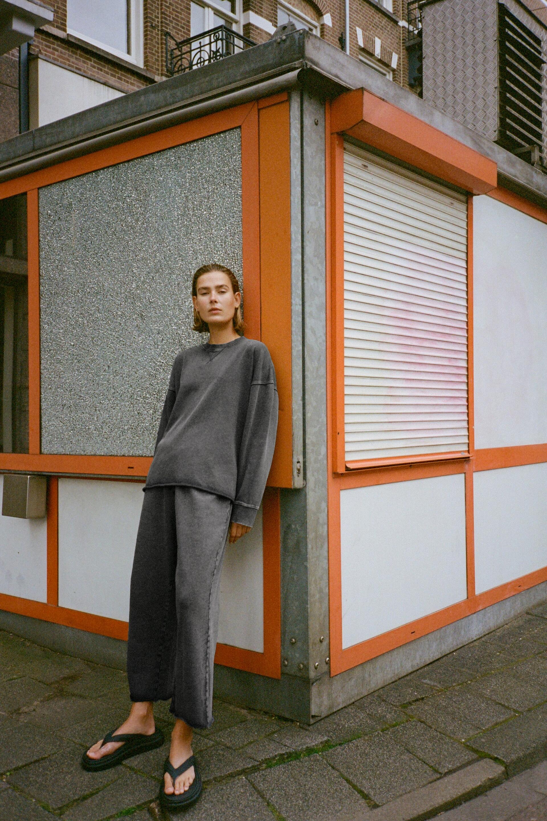 БРЮКИ С ЭФФЕКТОМ ПЛЮСА
БРЮКИ С ЭФФЕКТОМ ПЛЮСА