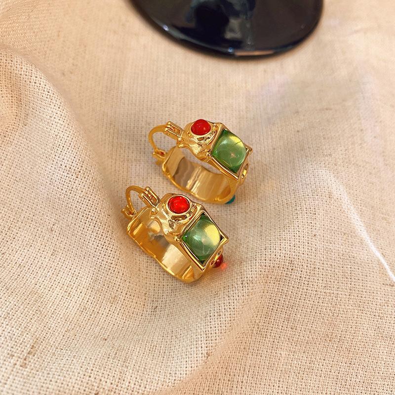 Retro color glazed women s earrings high-end exaggerated earrings French baroque creative niche design circle earrings
Retro color glazed women s earrings high-end exaggerated earrings French baroque creative niche design circle earrings