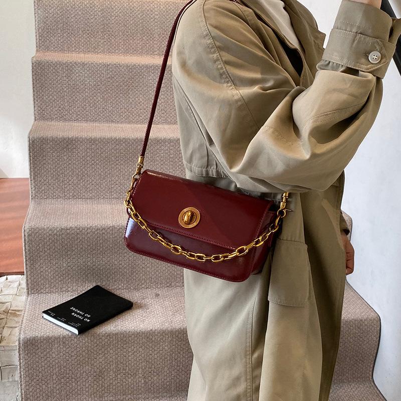 Small square bag women s 2025 new shoulder underarm bag commuter messenger bag 23.5*9*15
Small square bag women s 2025 new shoulder underarm bag commuter messenger bag 23.5*9*15
