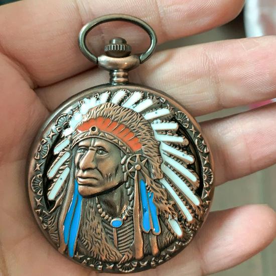 Большие ретро ностальгические кварцевые карманные часы-подвеска с индийским узором - Модель 1005
Большие ретро ностальгические кварцевые карманные часы-подвеска с индийским узором - Модель 1005