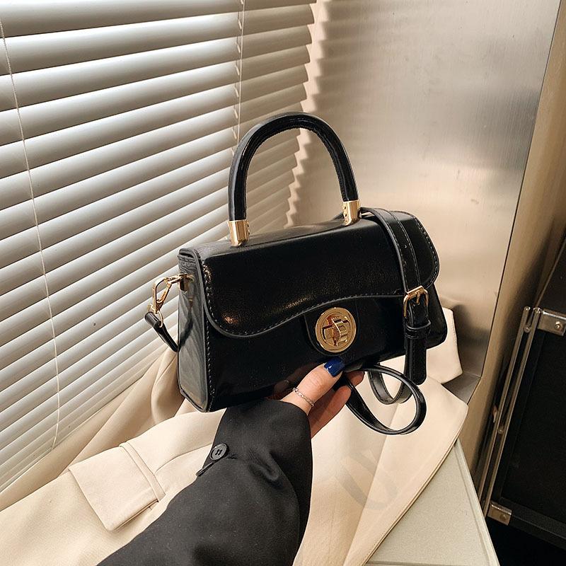Retro small bag women s new versatile shoulder messenger bag women s fashion portable small square bag
Retro small bag women s new versatile shoulder messenger bag women s fashion portable small square bag