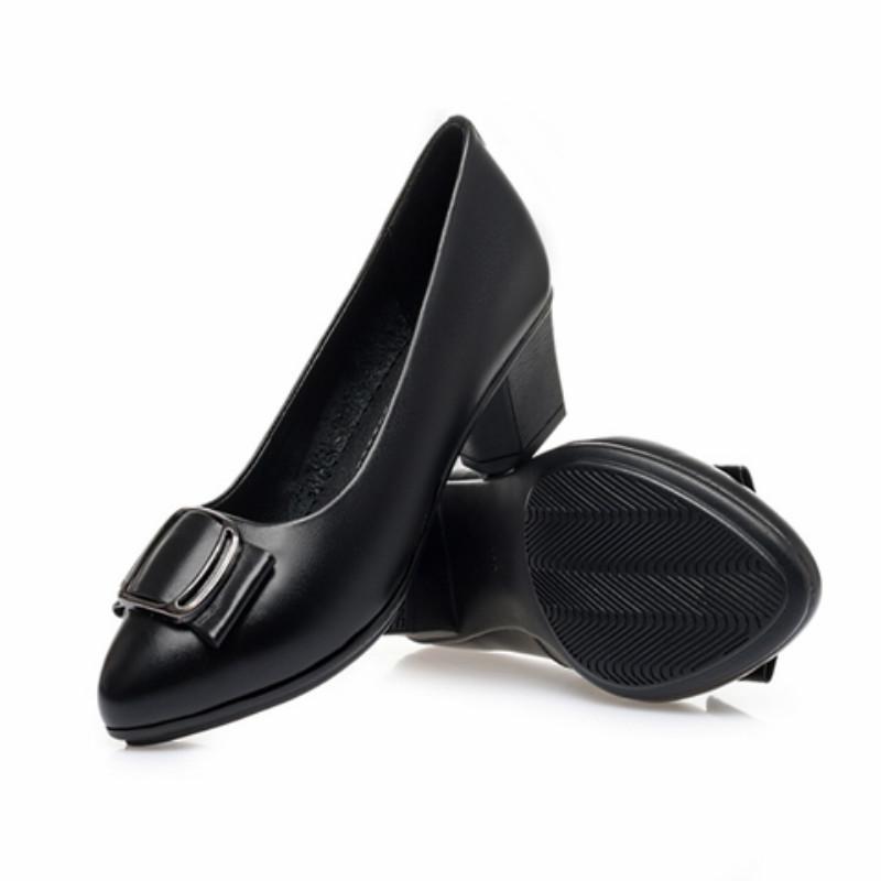 Модные новые женские туфли-лодочки для среднего возраста, из искусственной кожи, с мягкой подошвой, удобные, нескользящие, на среднем каблуке, одинарные туфли, обувь для мамы, кожаная обувь для женщин 40 чёрный
Модные новые женские туфли-лодочки для среднего возраста, из искусственной кожи, с мягкой подошвой, удобные, нескользящие, на среднем каблуке, одинарные туфли, обувь для мамы, кожаная обувь для женщин 40 чёрный