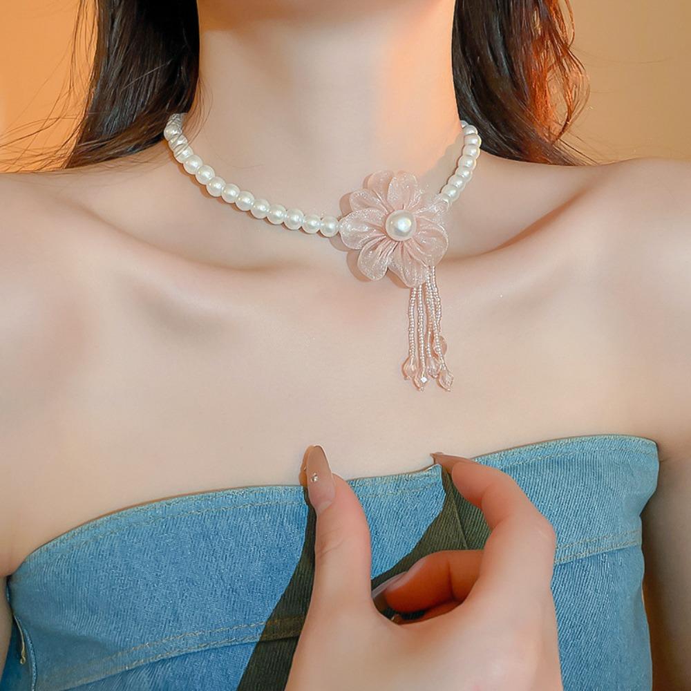 Rhinestone Flower Pearl Pendant Cloth Flower Pearl Chain Choker Flower Pearl Necklace Lady/Girls белый
Rhinestone Flower Pearl Pendant Cloth Flower Pearl Chain Choker Flower Pearl Necklace Lady/Girls белый
