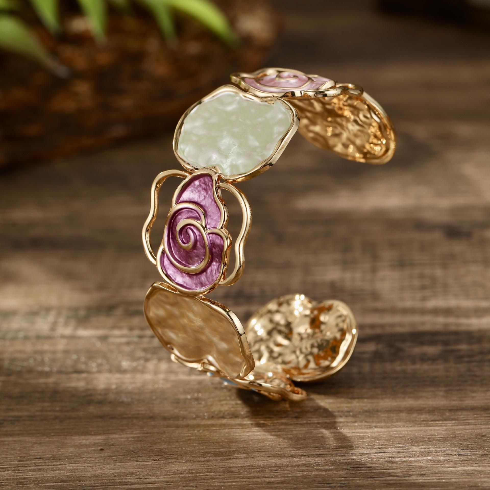 Цветная масляная роспись, браслет-манжета с полым цветком розы, женский премиальный браслет «облако» на День святого Валентина Opening Adjustable
Цветная масляная роспись, браслет-манжета с полым цветком розы, женский премиальный браслет «облако» на День святого Валентина Opening Adjustable