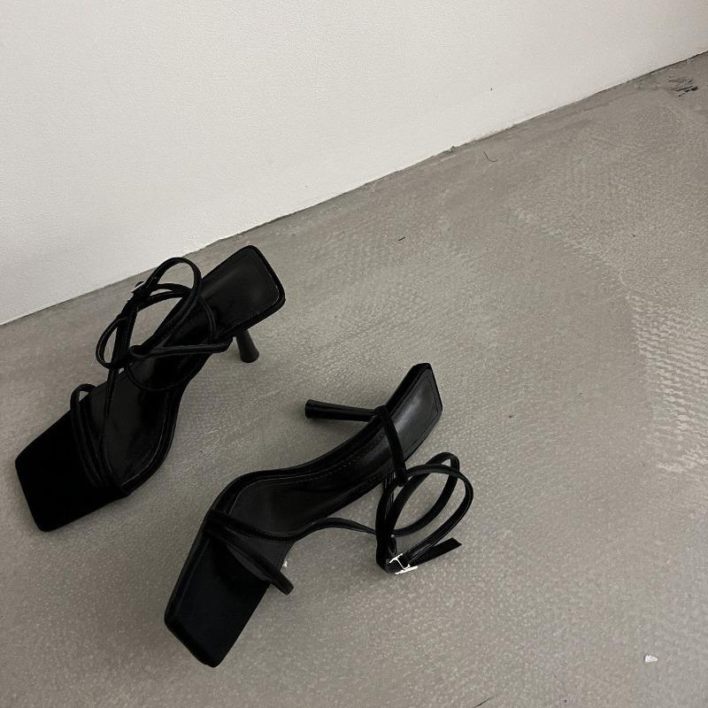 Summer new square head open-toed back empty stiletto high heels one-word buckle belt silver outer fashion sandals women 39 чёрный
Summer new square head open-toed back empty stiletto high heels one-word buckle belt silver outer fashion sandals women 39 чёрный