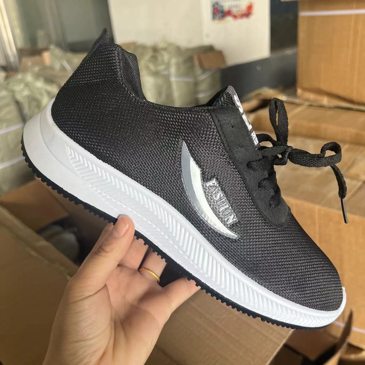 Новая корейская версия мужской повседневной спортивной обуви, мягкая подошва, легкая, из дышащего трикотажа, кроссовки для бега для студентов, удобная мужская обувь 44
Новая корейская версия мужской повседневной спортивной обуви, мягкая подошва, легкая, из дышащего трикотажа, кроссовки для бега для студентов, удобная мужская обувь 44