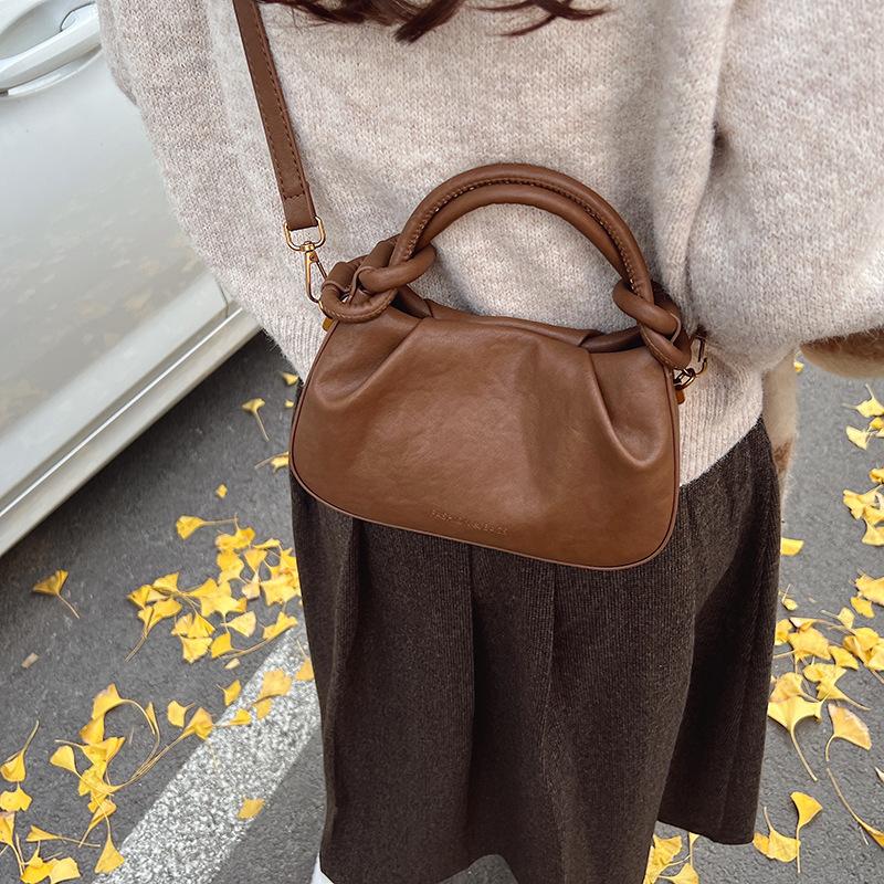 2025 new bag women s large-capacity Sen Meng pleated dumpling bag feeling casual commuting underarm bag messenger bag 22*7*13
2025 new bag women s large-capacity Sen Meng pleated dumpling bag feeling casual commuting underarm bag messenger bag 22*7*13