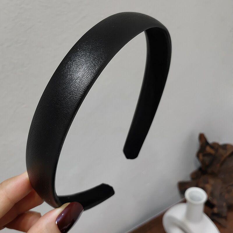 Korean Retro PU Leather Wash Headband & French Elegant High-End Luxury Hair Clip for Girls чёрный
Korean Retro PU Leather Wash Headband & French Elegant High-End Luxury Hair Clip for Girls чёрный