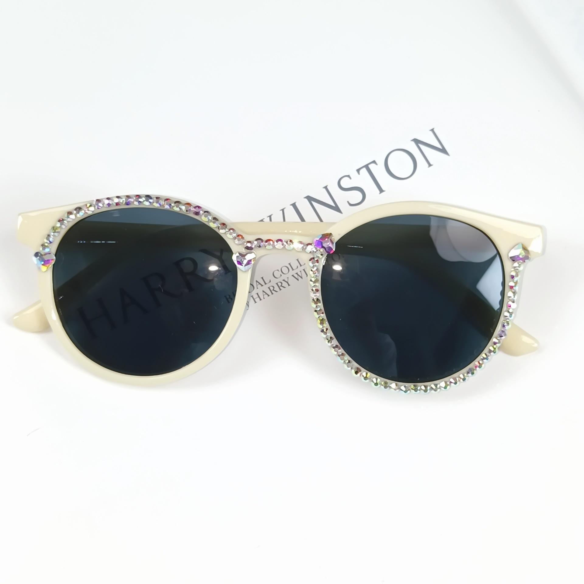 Niche Diamond-Encrusted Sunglasses Asymmetrical Personalized Design Sunglasses Summer Sunscreen Glasses Oval Frame Sunglasses Batch
Niche Diamond-Encrusted Sunglasses Asymmetrical Personalized Design Sunglasses Summer Sunscreen Glasses Oval Frame Sunglasses Batch