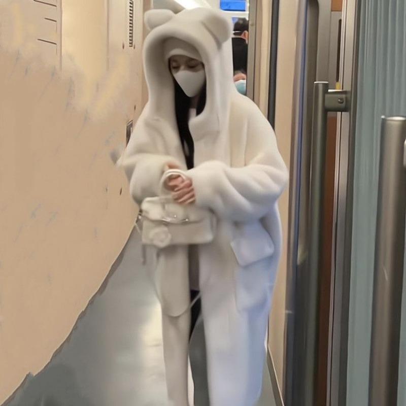 Cute hooded warm lamb wool imitation fur coat coat women s winter velvet thickened long light fluff M size 130-80kg белый
Cute hooded warm lamb wool imitation fur coat coat women s winter velvet thickened long light fluff M size 130-80kg белый