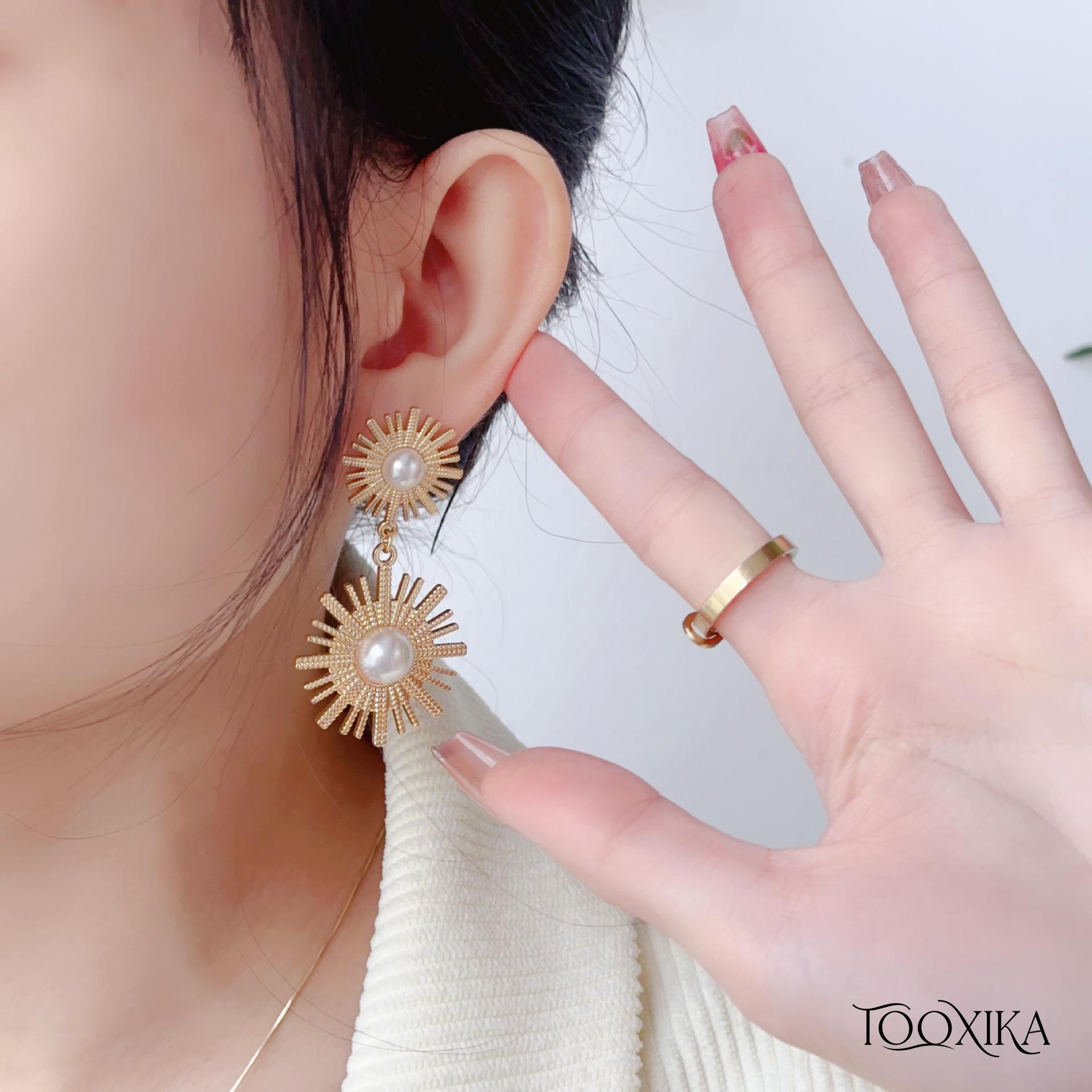 Tooxika Exaggerated Sunflower Style Artificial Pearl Earrings Temperament Round Earrings Personality New Chinese Style Earrings
Tooxika Exaggerated Sunflower Style Artificial Pearl Earrings Temperament Round Earrings Personality New Chinese Style Earrings
