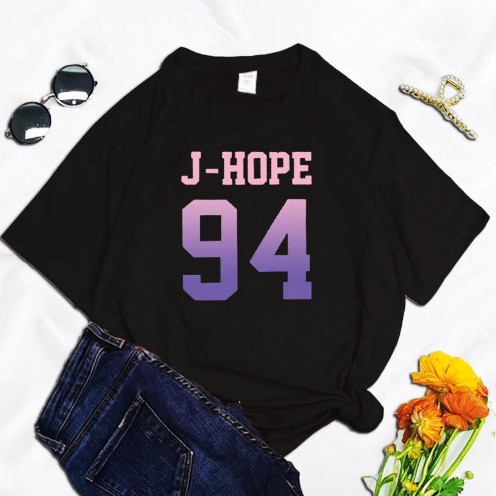 Jin 92 Suga 93 Jung Kook 97 Kpop Print Harajuku Top Vrouwen Футболка Casual Dames Basic O-Kraag Korte mouwen Wit T-shirt Meisje M
Jin 92 Suga 93 Jung Kook 97 Kpop Print Harajuku Top Vrouwen Футболка Casual Dames Basic O-Kraag Korte mouwen Wit T-shirt Meisje M