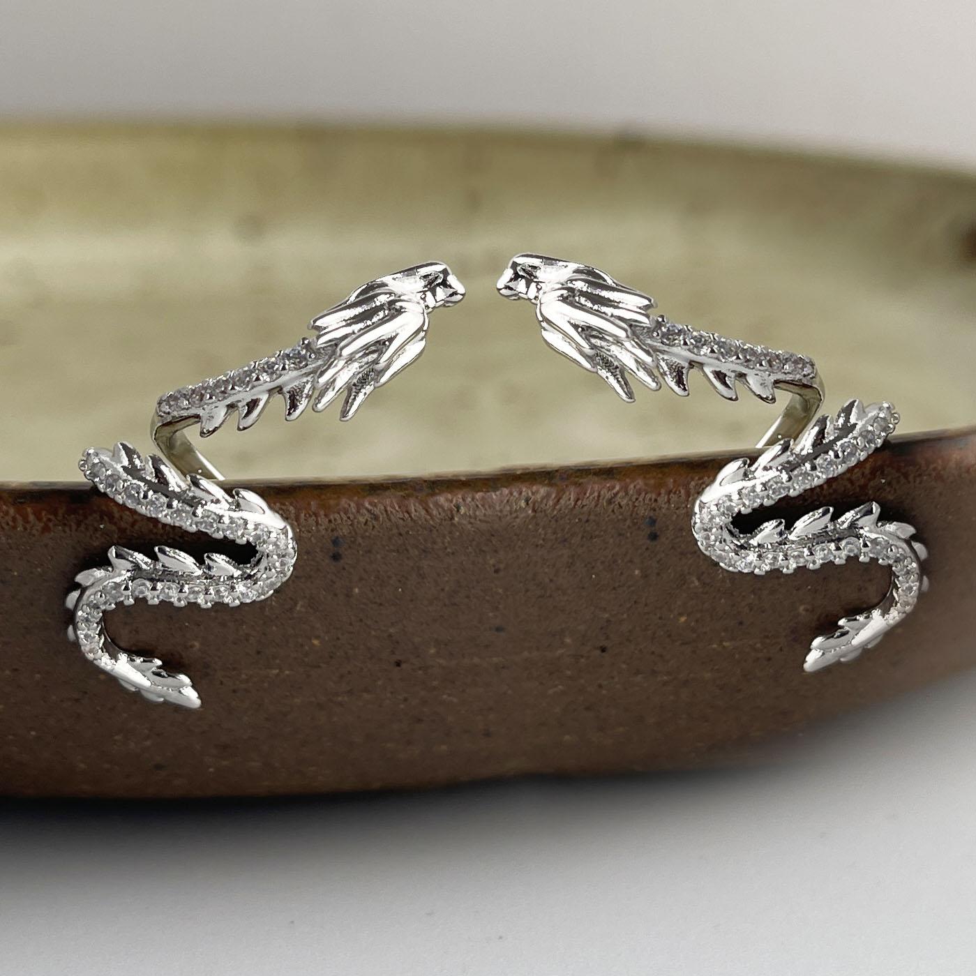 925 Sterling Silver Vintage Earrings For Women Trendy Simple Gold Dragon Earring Jewelry Prevent Allergy Party Accessories
925 Sterling Silver Vintage Earrings For Women Trendy Simple Gold Dragon Earring Jewelry Prevent Allergy Party Accessories