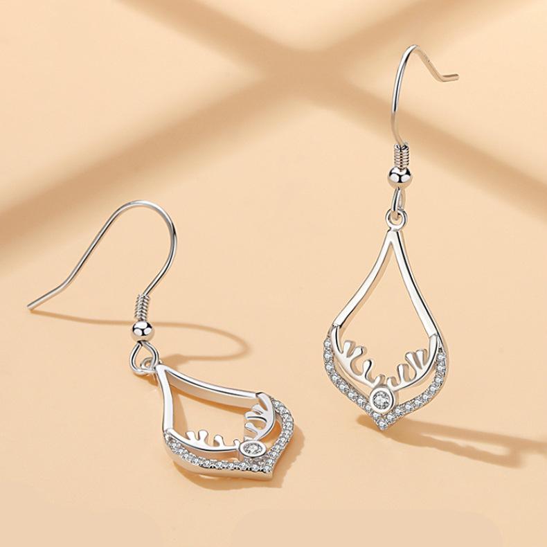 New Style of Deer Antler Ear Hook Earrings for Women with You Earrings, Earrings, Earrings, Temperament, Long Christmas Gift
New Style of Deer Antler Ear Hook Earrings for Women with You Earrings, Earrings, Earrings, Temperament, Long Christmas Gift