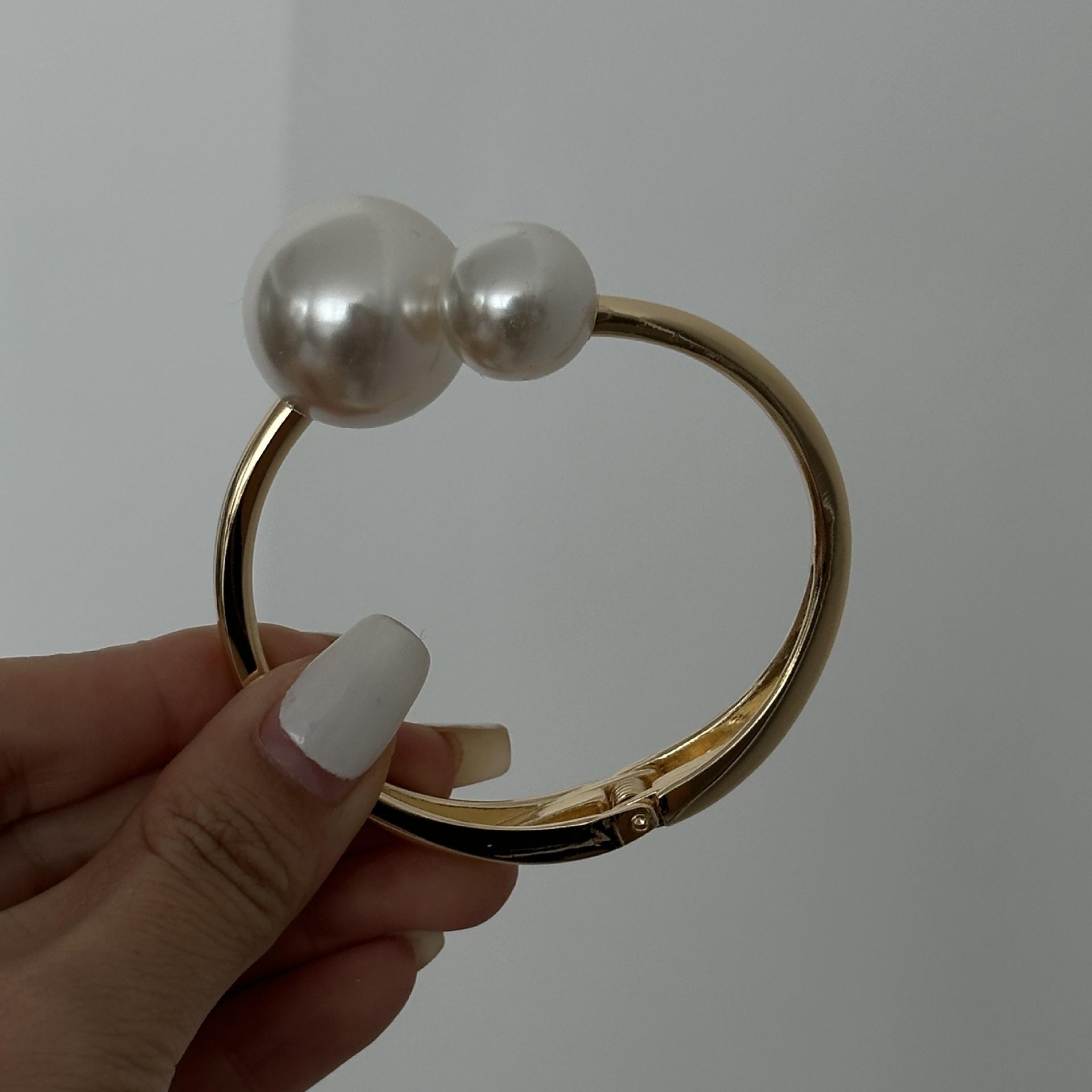 DIEZI Vintage Pearl Wide Cuff Bangles Men Hip Hop Punk Gold Silver Color Geometric Spring Bangles For Women Bracelet Jewelry
DIEZI Vintage Pearl Wide Cuff Bangles Men Hip Hop Punk Gold Silver Color Geometric Spring Bangles For Women Bracelet Jewelry