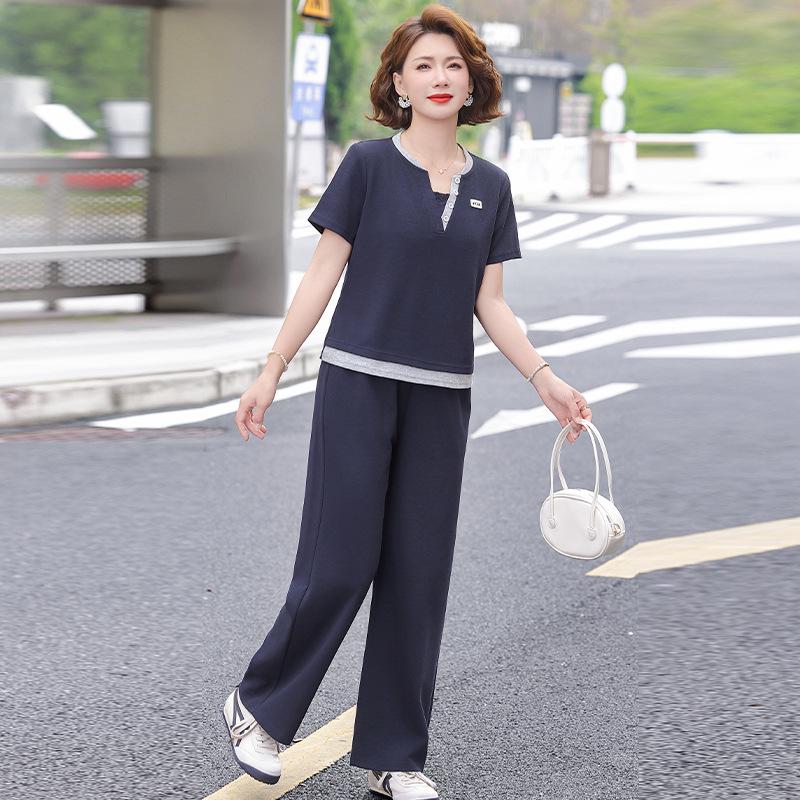 Short-Sleeve Striped Sportswear Set: Casual, Loose, Stylish Suit with Small Lapel for Middle-aged and Elderly Women (40+). 4XL (suggested weight 70-78kg)
Short-Sleeve Striped Sportswear Set: Casual, Loose, Stylish Suit with Small Lapel for Middle-aged and Elderly Women (40+). 4XL (suggested weight 70-78kg)