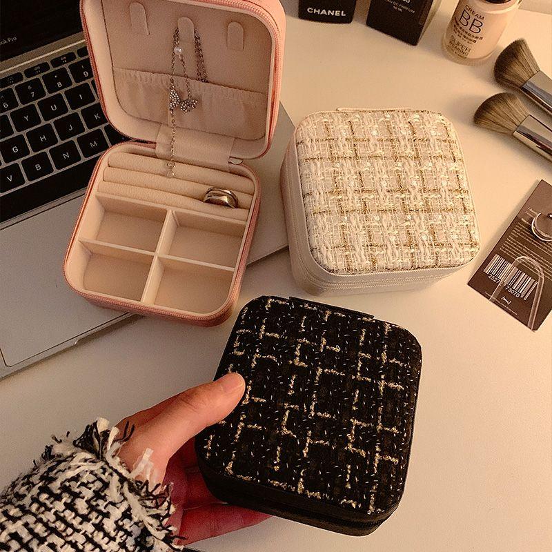 Portable Charming Style Jewelry Box - Small-Size Organizer for Necklaces, Rings, Earrings & Accessories with Anti-Oxidation Function
Portable Charming Style Jewelry Box - Small-Size Organizer for Necklaces, Rings, Earrings & Accessories with Anti-Oxidation Function
