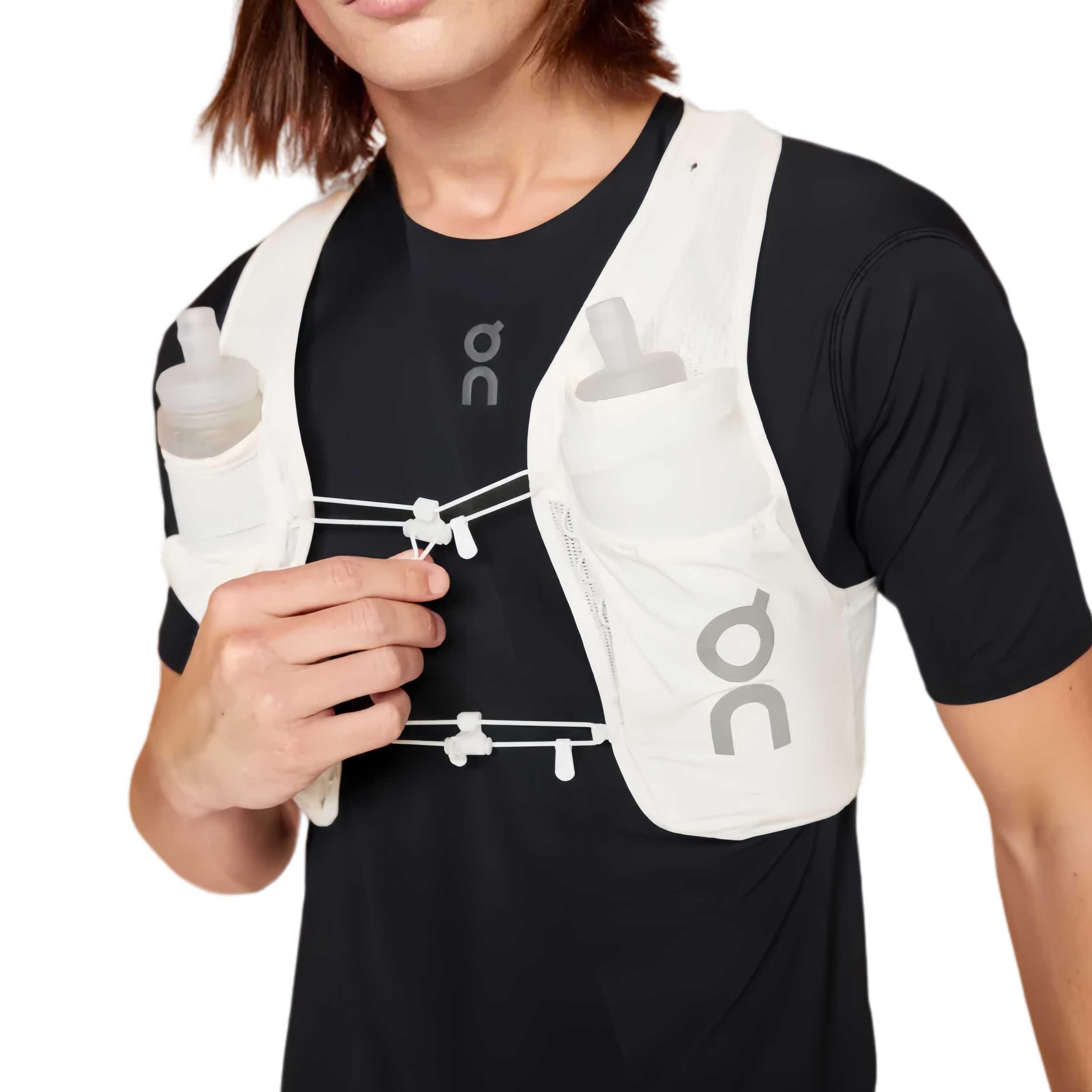On Ultra Vest 5L легкий удобный спортивный жилет мужские жилеты белый 2UD30030864 L
On Ultra Vest 5L легкий удобный спортивный жилет мужские жилеты белый 2UD30030864 L