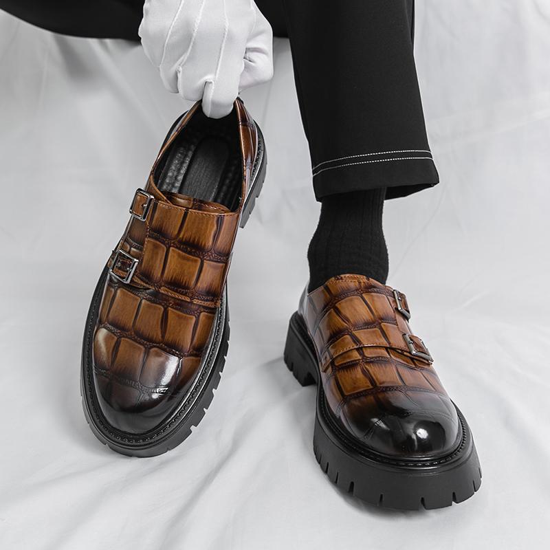 Large size platform leather shoes 22 spring and autumn new metal horse buckle foot cover big head leather shoes 46 коричневий
Large size platform leather shoes 22 spring and autumn new metal horse buckle foot cover big head leather shoes 46 коричневий