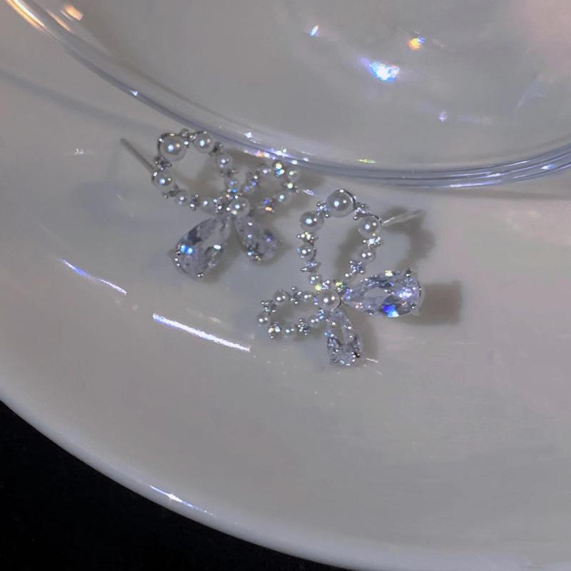 It s so beautiful~ Pure desire sweet light luxury butterfly zircon earrings fairy style simple fashion hollow exquisite stud earrings woman срібний
It s so beautiful~ Pure desire sweet light luxury butterfly zircon earrings fairy style simple fashion hollow exquisite stud earrings woman срібний