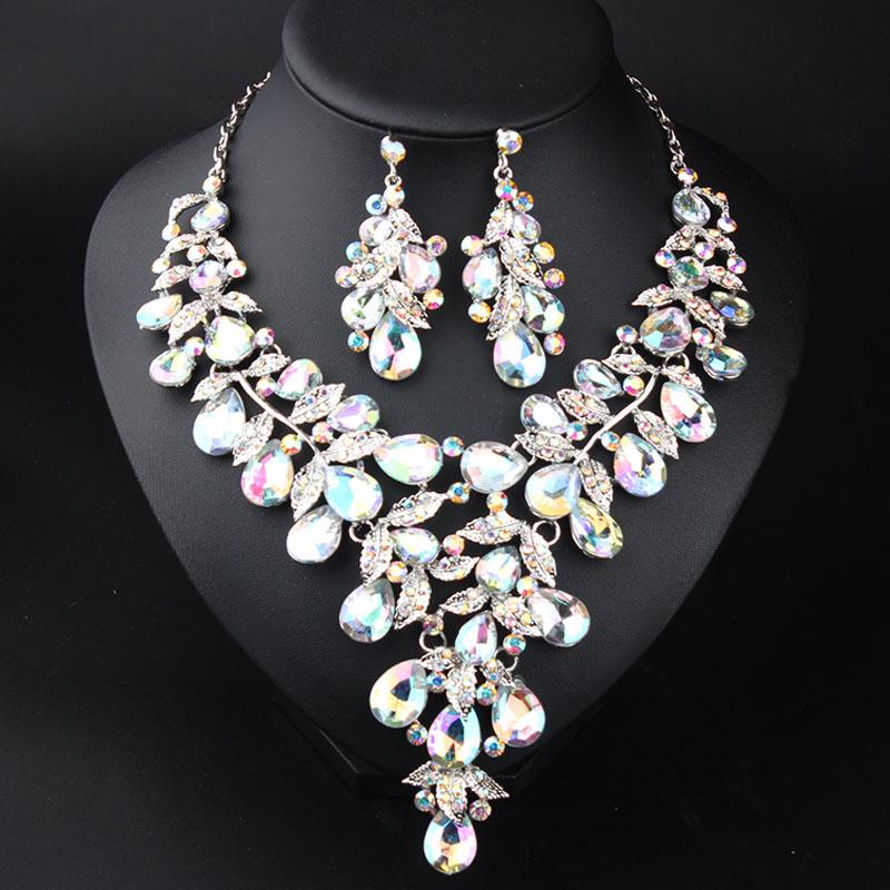 Гламурный европейский и американский набор колье и серег со стразами для женщин - аксессуары для вечера и ужина.
Гламурный европейский и американский набор колье и серег со стразами для женщин - аксессуары для вечера и ужина.