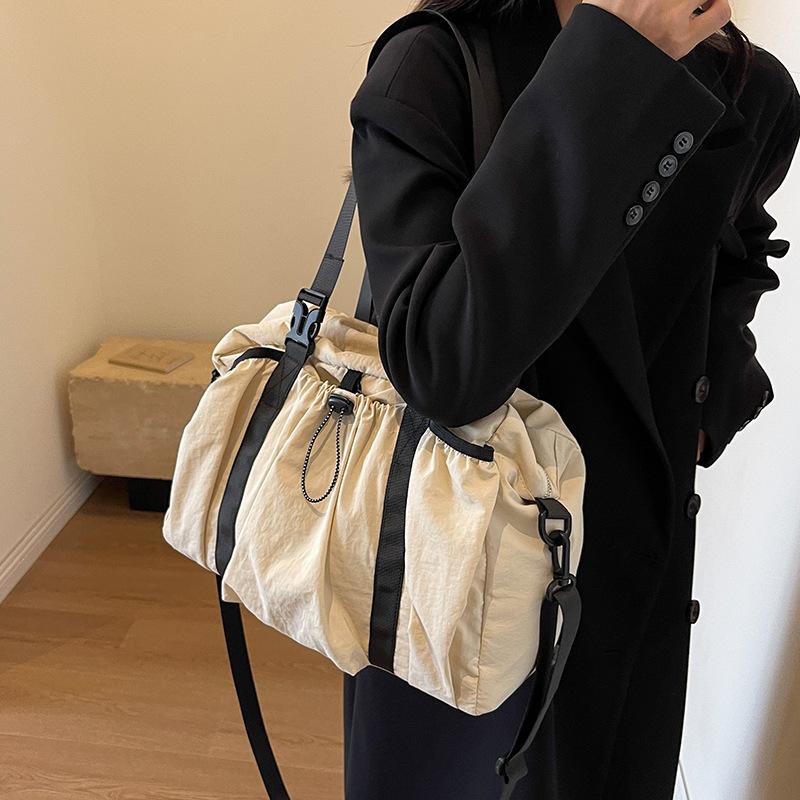 Large capacity bag 2025 new fashion leisure business travel luggage women s versatile high-end textured portable travel bag large
Large capacity bag 2025 new fashion leisure business travel luggage women s versatile high-end textured portable travel bag large