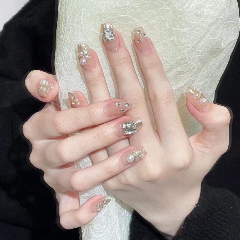Light Luxury Silver Pearl Press-On Nails with Square Diamond Design - Removable Nail Tips Glue style
Light Luxury Silver Pearl Press-On Nails with Square Diamond Design - Removable Nail Tips Glue style