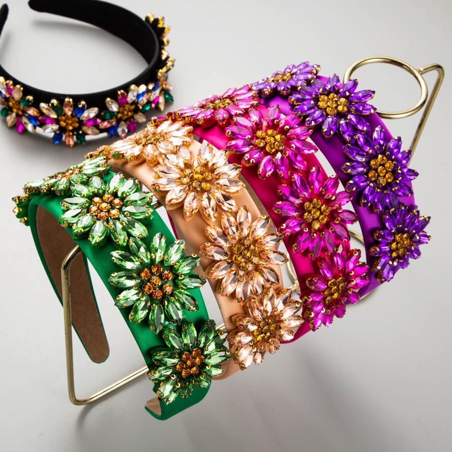 Harmony Rhinestone Sunflower Headband: Trendy European & American Baroque Design, Diamond-Studded Wide-Brim Hair Accessory. розы красного
Harmony Rhinestone Sunflower Headband: Trendy European & American Baroque Design, Diamond-Studded Wide-Brim Hair Accessory. розы красного