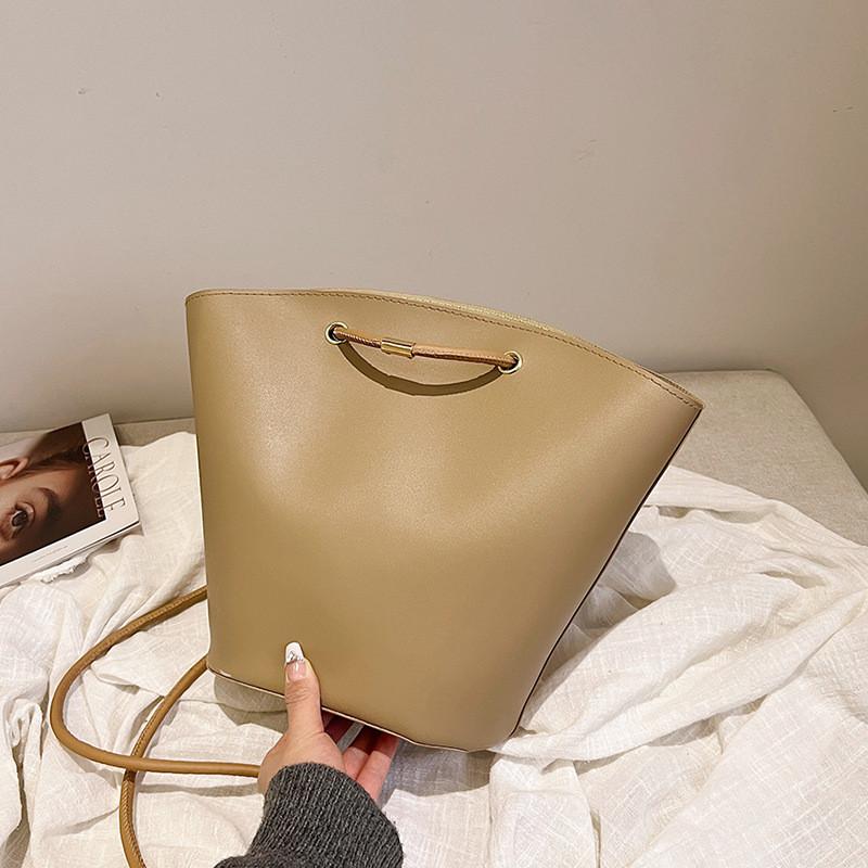 Trendy Retro Design Tote Bag With Unique Stitching And Soft Texture For Fashion Lovers Khaki
Trendy Retro Design Tote Bag With Unique Stitching And Soft Texture For Fashion Lovers Khaki