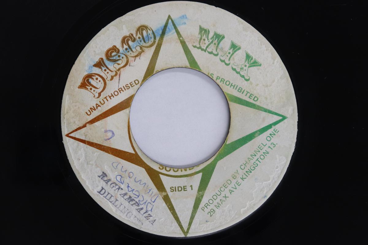 7inch Record DILLINGER - Ragnampaiza none Disco Mix 1977 Jamaica Reggae, Ska & Dub Used
7inch Record DILLINGER - Ragnampaiza none Disco Mix 1977 Jamaica Reggae, Ska & Dub Used