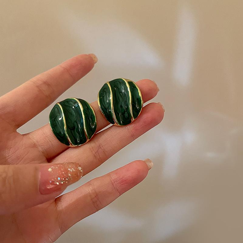 White Green Big Round Fold Stud Earring for Women Korean Oil Droplet Circle Geometric Zircon Wedding Friend Christmas Gift
White Green Big Round Fold Stud Earring for Women Korean Oil Droplet Circle Geometric Zircon Wedding Friend Christmas Gift