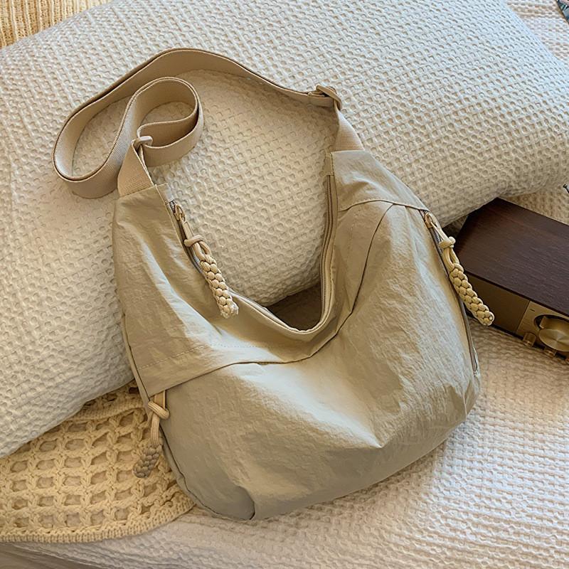 Elegant Black And Cream Shoulder Bag Perfect For Everyday Use With Trendy Appeal вершковий
Elegant Black And Cream Shoulder Bag Perfect For Everyday Use With Trendy Appeal вершковий