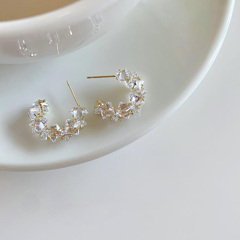 Zircon irregular C-shaped earrings, exquisite light luxury temperament earrings, niche versatile high-end earrings
Zircon irregular C-shaped earrings, exquisite light luxury temperament earrings, niche versatile high-end earrings