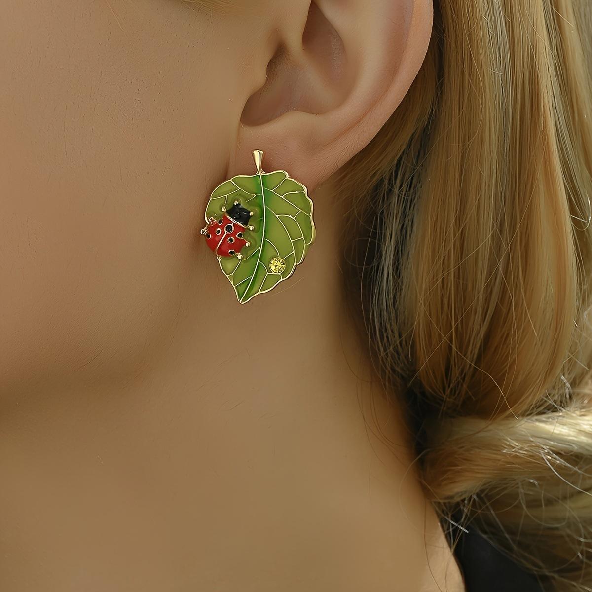 Модные серьги-подвески для женщин зелёный
Модные серьги-подвески для женщин зелёный