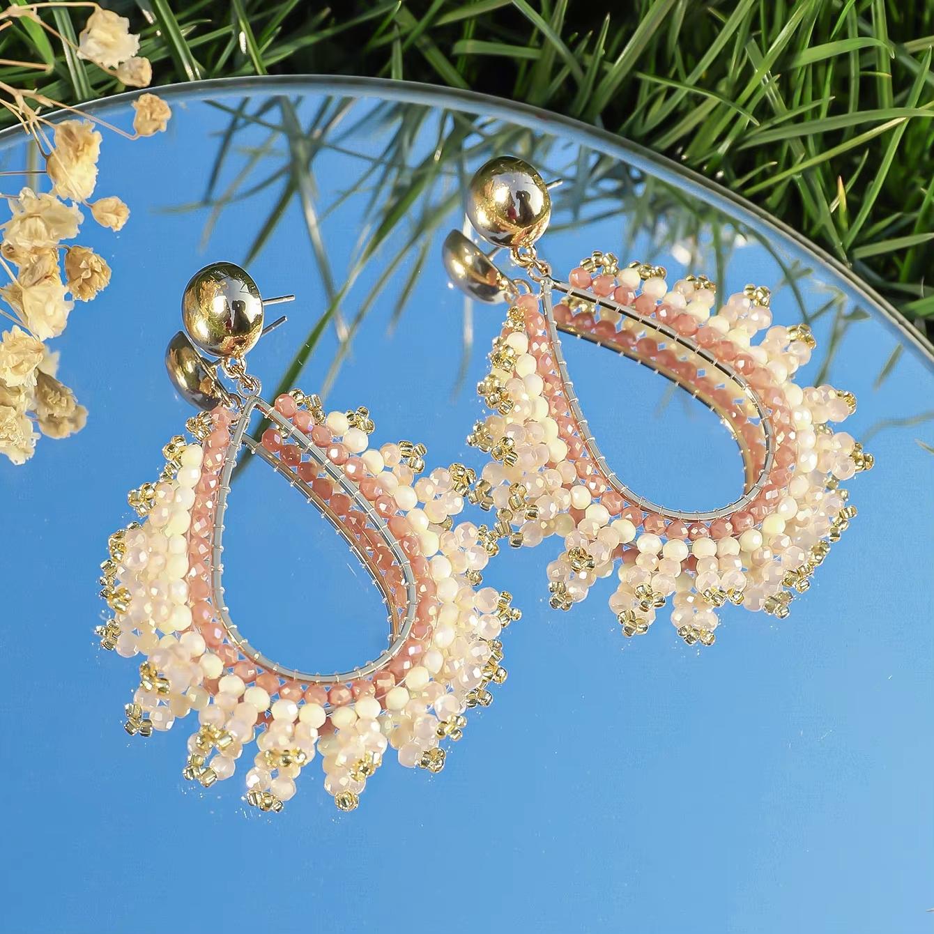 Boho Exquisite Waterdrop Crystal Beads Earrings for Women Handmade Big Statement Metal Summer Party Jewelry Accessories бежевый
Boho Exquisite Waterdrop Crystal Beads Earrings for Women Handmade Big Statement Metal Summer Party Jewelry Accessories бежевый