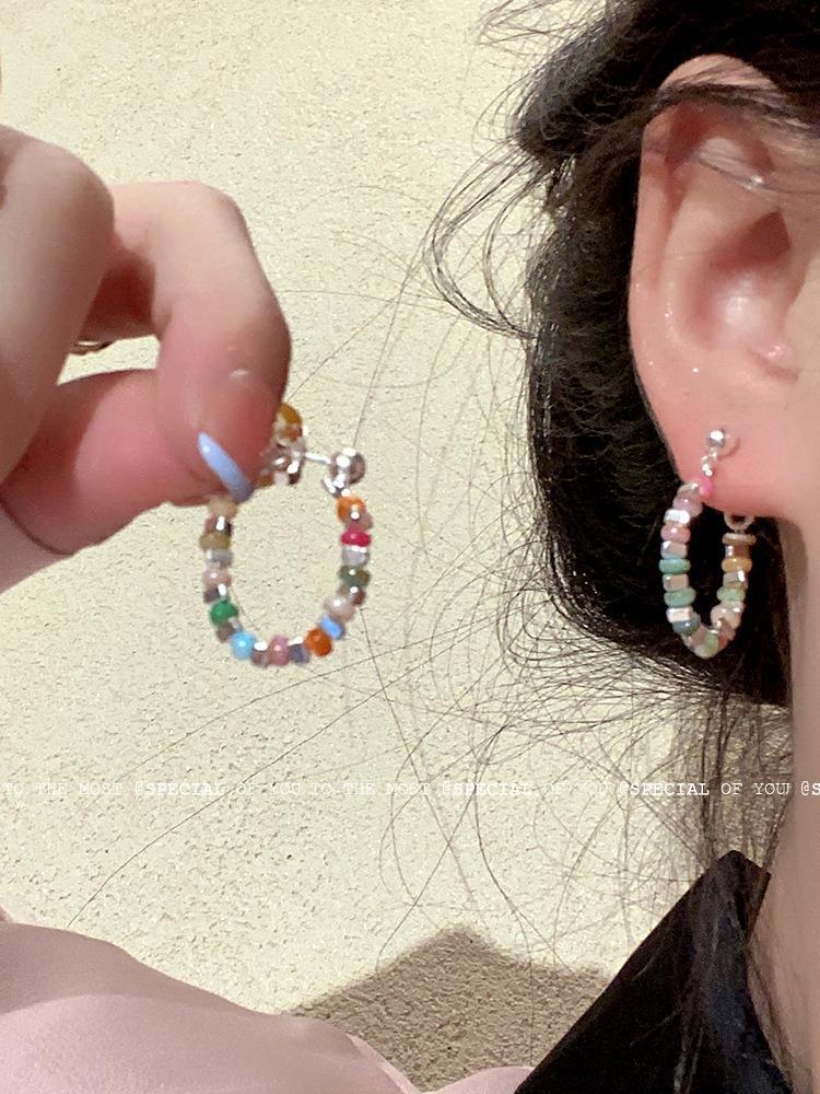 Color beaded broken silver stud earrings women s niche design sense high-end earrings light luxury versatile earrings
Color beaded broken silver stud earrings women s niche design sense high-end earrings light luxury versatile earrings