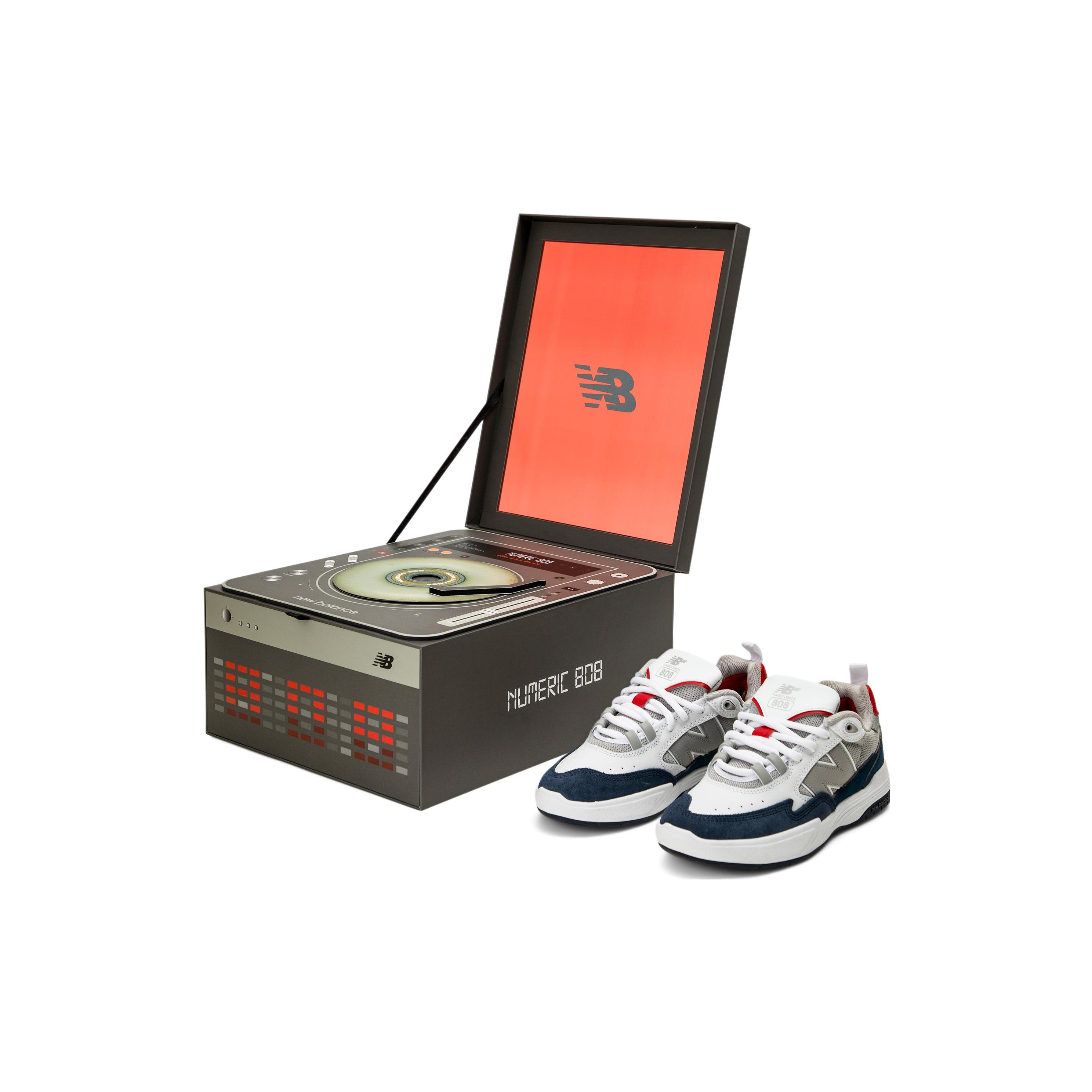 New Balance Tiago Lemos X Numeric 808 Білий Синій NM808WRB 40.5
New Balance Tiago Lemos X Numeric 808 Білий Синій NM808WRB 40.5