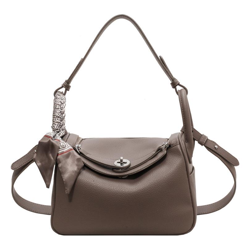 Большая вместимость сумки Lindy Bag Женская сумка высокого класса Sense Универсальная сумка через плечо Шелковый шарф Аксессуары Сумка-мессенджер 27*14*17 чёрный
Большая вместимость сумки Lindy Bag Женская сумка высокого класса Sense Универсальная сумка через плечо Шелковый шарф Аксессуары Сумка-мессенджер 27*14*17 чёрный