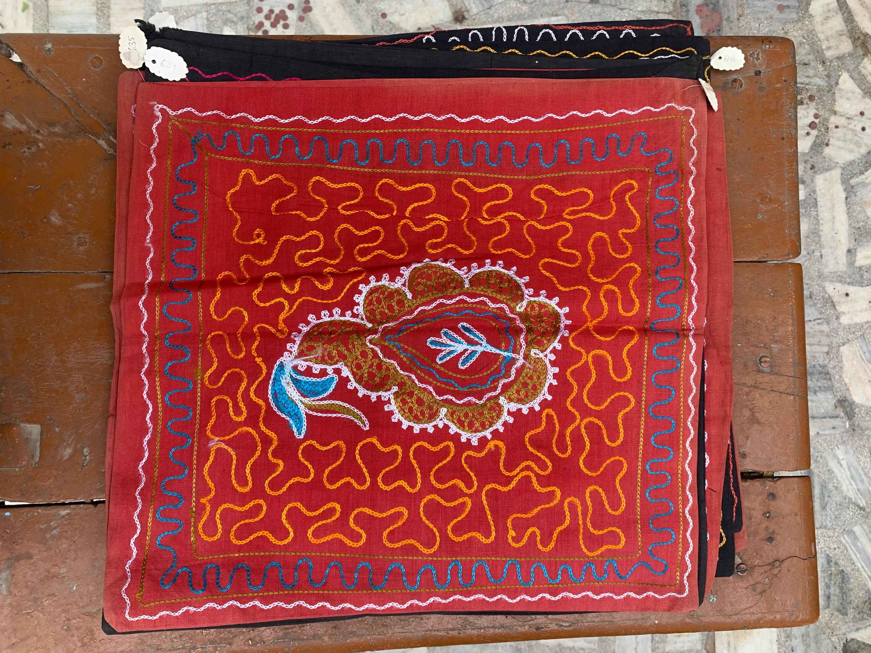 Hand Embroidered Cotton Pillow Cover: Boho Decorative Cushion 40 80X 50 разноцветный
Hand Embroidered Cotton Pillow Cover: Boho Decorative Cushion 40 80X 50 разноцветный