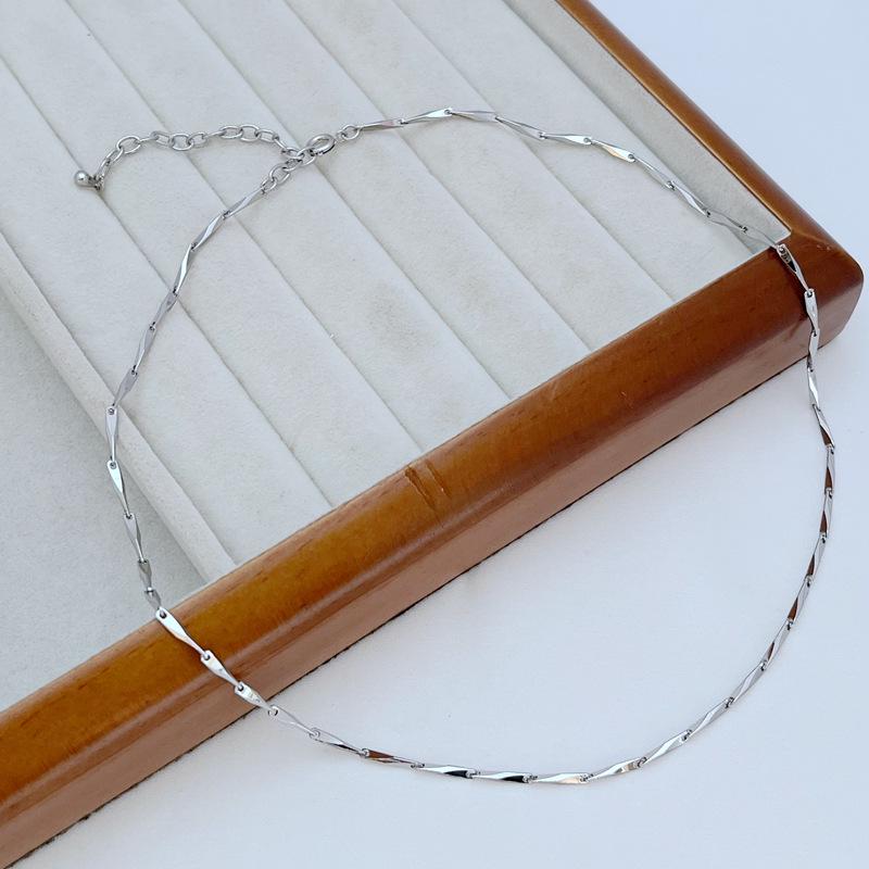 Шикарное минималистичное металлическое колье с бамбуковыми звеньями платиновый
Шикарное минималистичное металлическое колье с бамбуковыми звеньями платиновый