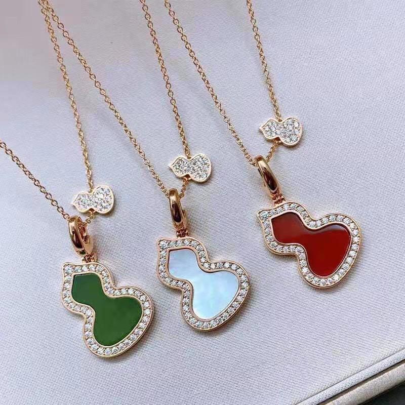 18K Rose Gold Red Agate Gourd Pendant Necklace with Diamonds - Elegant Clavicle Chain
18K Rose Gold Red Agate Gourd Pendant Necklace with Diamonds - Elegant Clavicle Chain