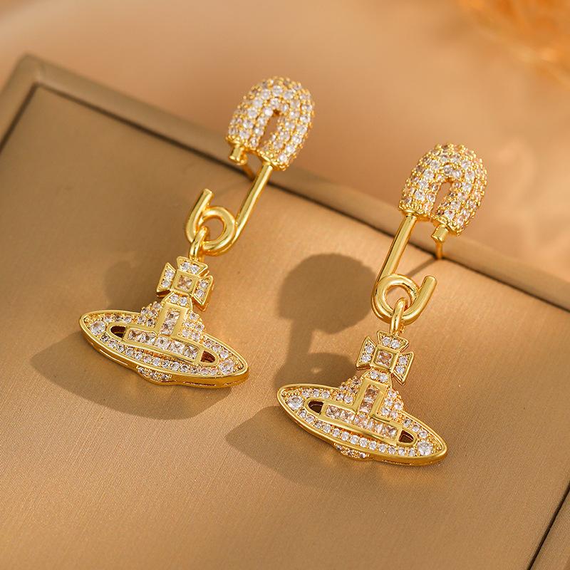 Pin Saturn Planet Slightly Inlaid Diamond Earrings Light Luxury Simple Banquet Super Flash Earrings Fashion Temperament Personality Earrings 18K
Pin Saturn Planet Slightly Inlaid Diamond Earrings Light Luxury Simple Banquet Super Flash Earrings Fashion Temperament Personality Earrings 18K
