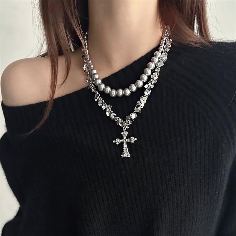 Pearl love cross pendant necklace light luxury niche temperament collarbone chain versatile fashion high sense jewelry women
Pearl love cross pendant necklace light luxury niche temperament collarbone chain versatile fashion high sense jewelry women