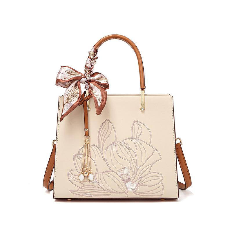 Tote Bag, Elegant Temperament, Middle-aged Mother Bag, National Style Embroidered Bag, Women s Simple Commuting Large Capacity Handbag абрикосовий
Tote Bag, Elegant Temperament, Middle-aged Mother Bag, National Style Embroidered Bag, Women s Simple Commuting Large Capacity Handbag абрикосовий