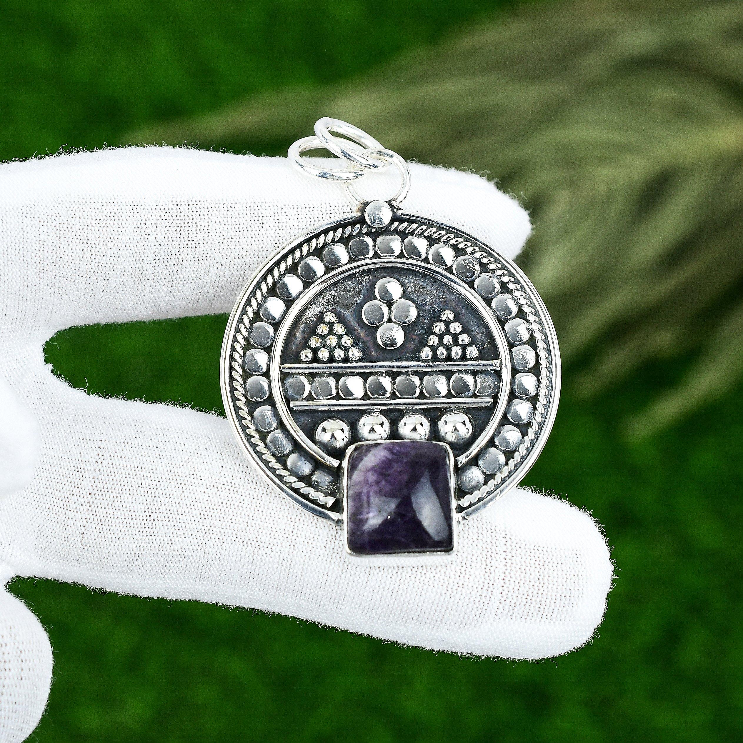 Пропозиція до Дня дружби Срібний кулон з безелем з аметисту шеврон
Пропозиція до Дня дружби Срібний кулон з безелем з аметисту шеврон