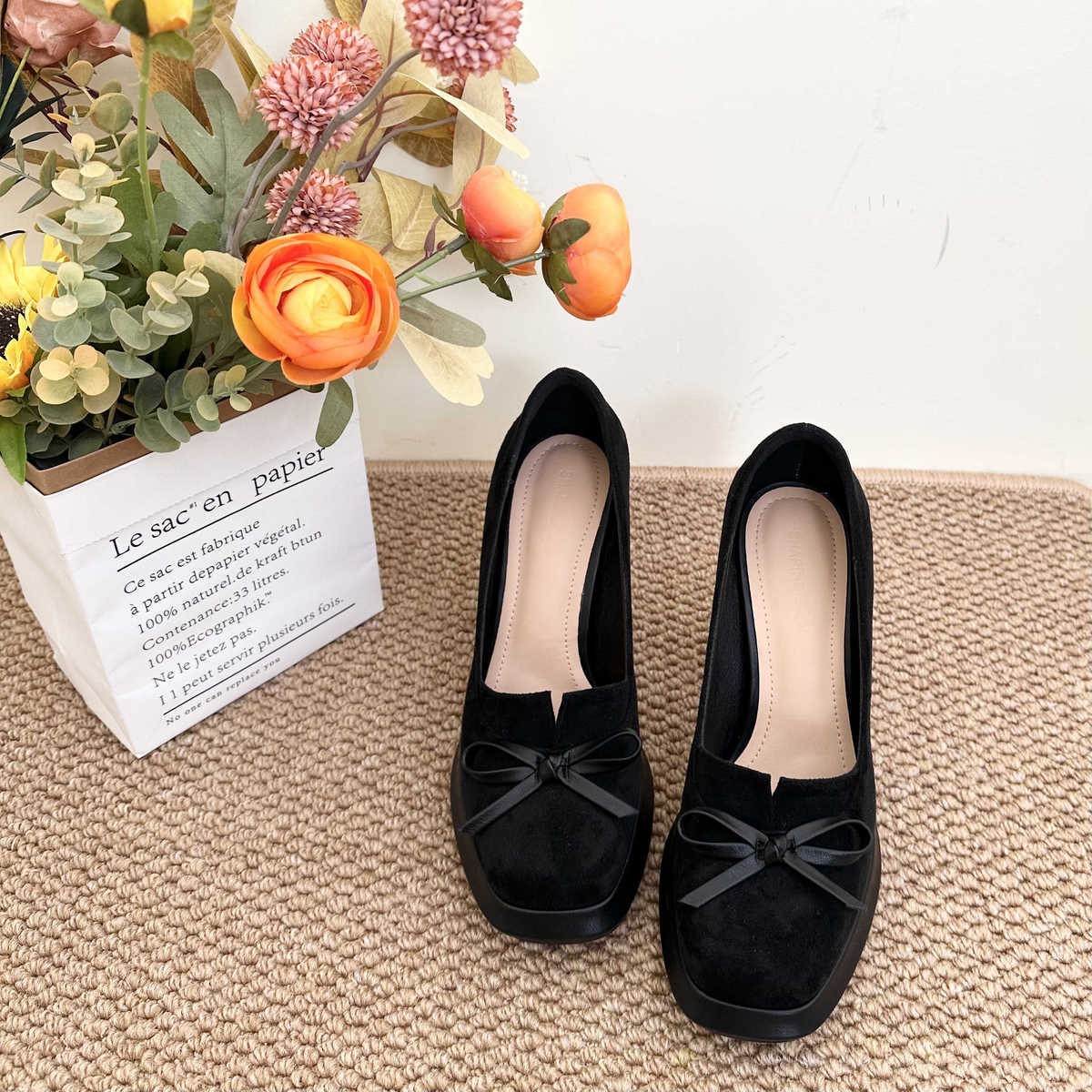Chinese women s shoes with dress aristocratic daughter high heels spring 2025 new British style retro loafers 34
Chinese women s shoes with dress aristocratic daughter high heels spring 2025 new British style retro loafers 34