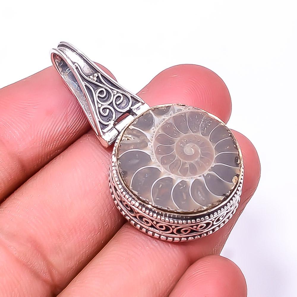 Подвеска Cleoniceras Cleon Ammonite - Fossil Fine Art из стерлингового серебра 925 пробы 1,76 дюйма P7
Подвеска Cleoniceras Cleon Ammonite - Fossil Fine Art из стерлингового серебра 925 пробы 1,76 дюйма P7