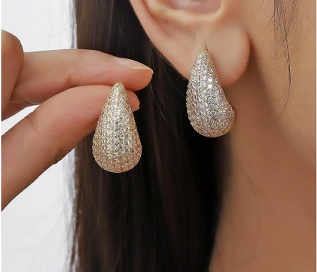 Teardrop Copper Zircon Ring - Fashionable Open Design, Shiny Celebrity Style
Teardrop Copper Zircon Ring - Fashionable Open Design, Shiny Celebrity Style